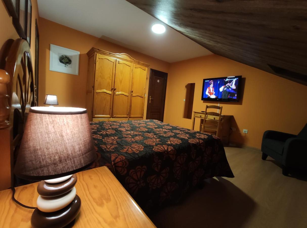 Hostal-Restaurante Paris Форкарей Экстерьер фото