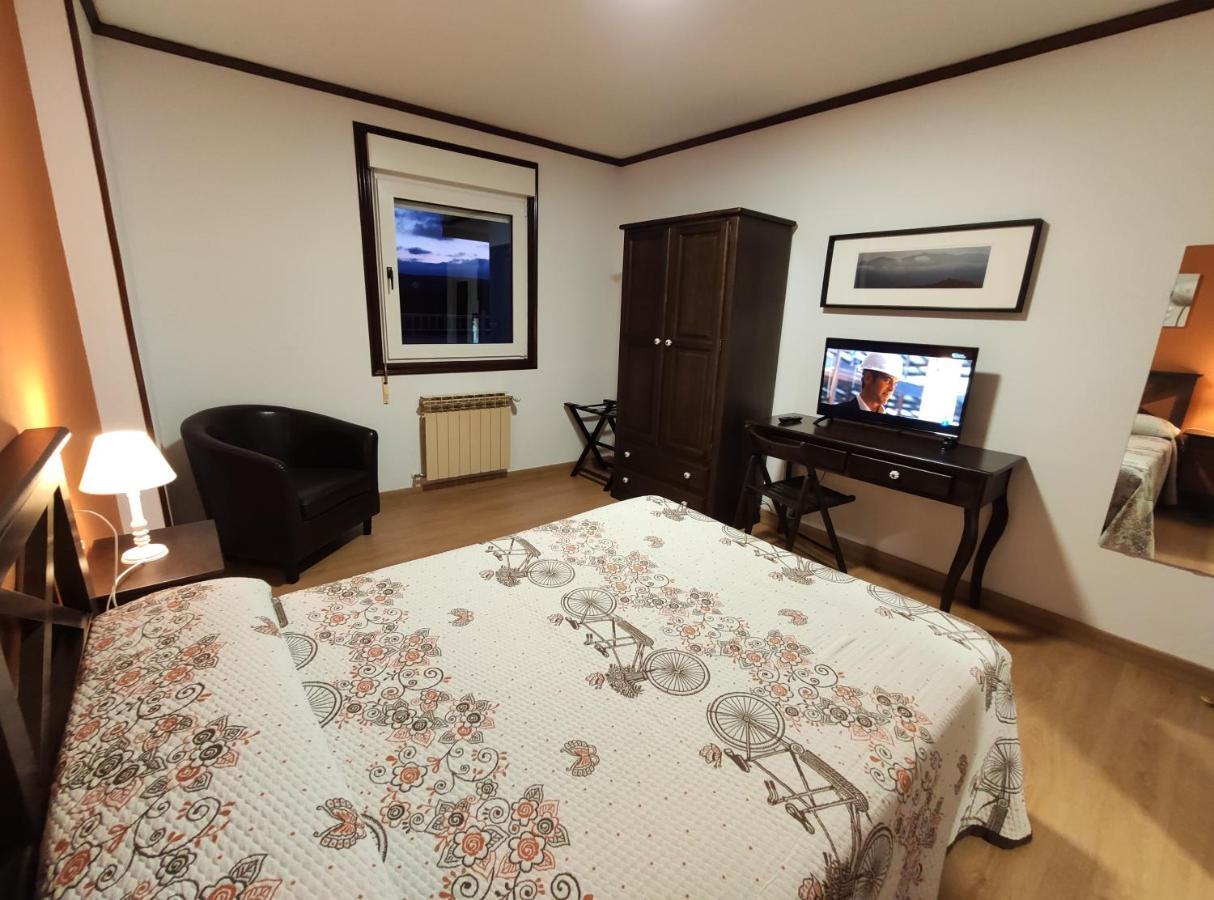 Hostal-Restaurante Paris Форкарей Экстерьер фото